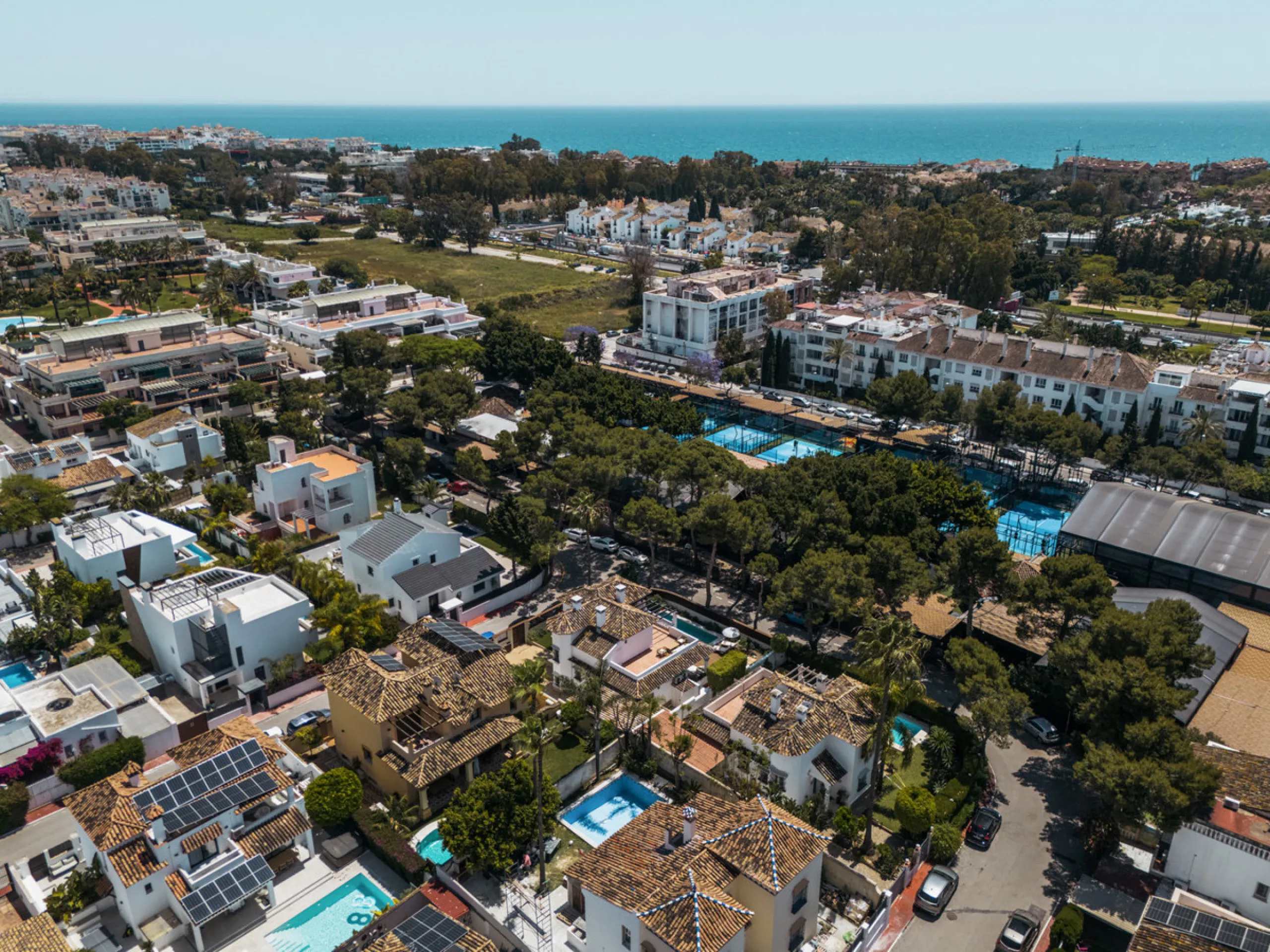 House - Detached Villa в продаже в Marbella, Málaga. В доме 6 спален и 6 ванных комнат. Площадь дома 315 м². Площадь участка 500 м²