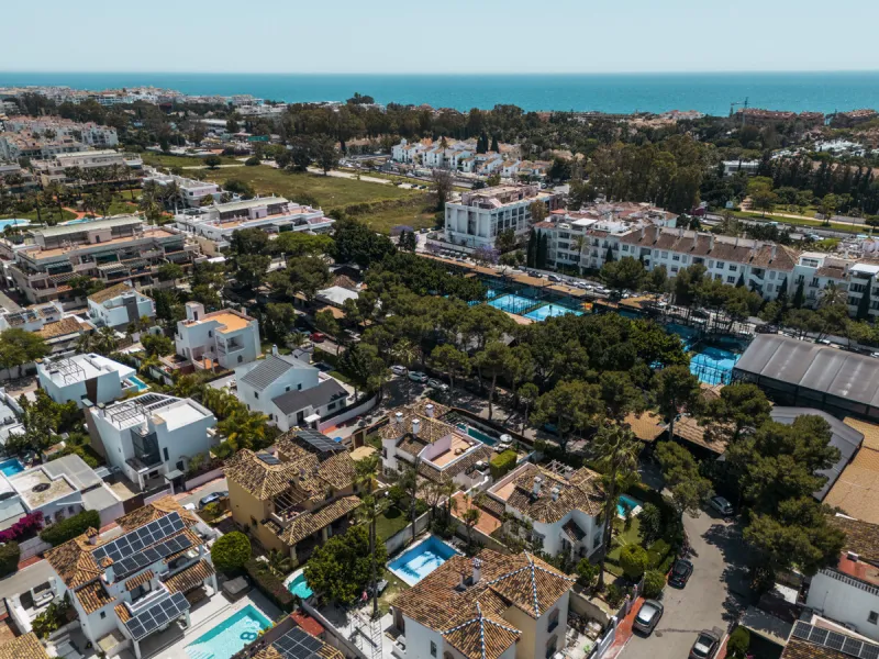 House - Detached Villa в продаже в Marbella, Málaga. В доме 6 спален и 6 ванных комнат. Площадь дома 315 м². Площадь участка 500 м²