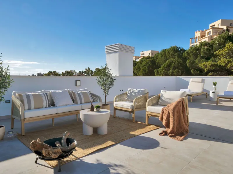 Apartment - Penthouse в продаже в Estepona, Málaga. В доме 3 спален и 2 ванных комнат. Площадь дома 126 м²