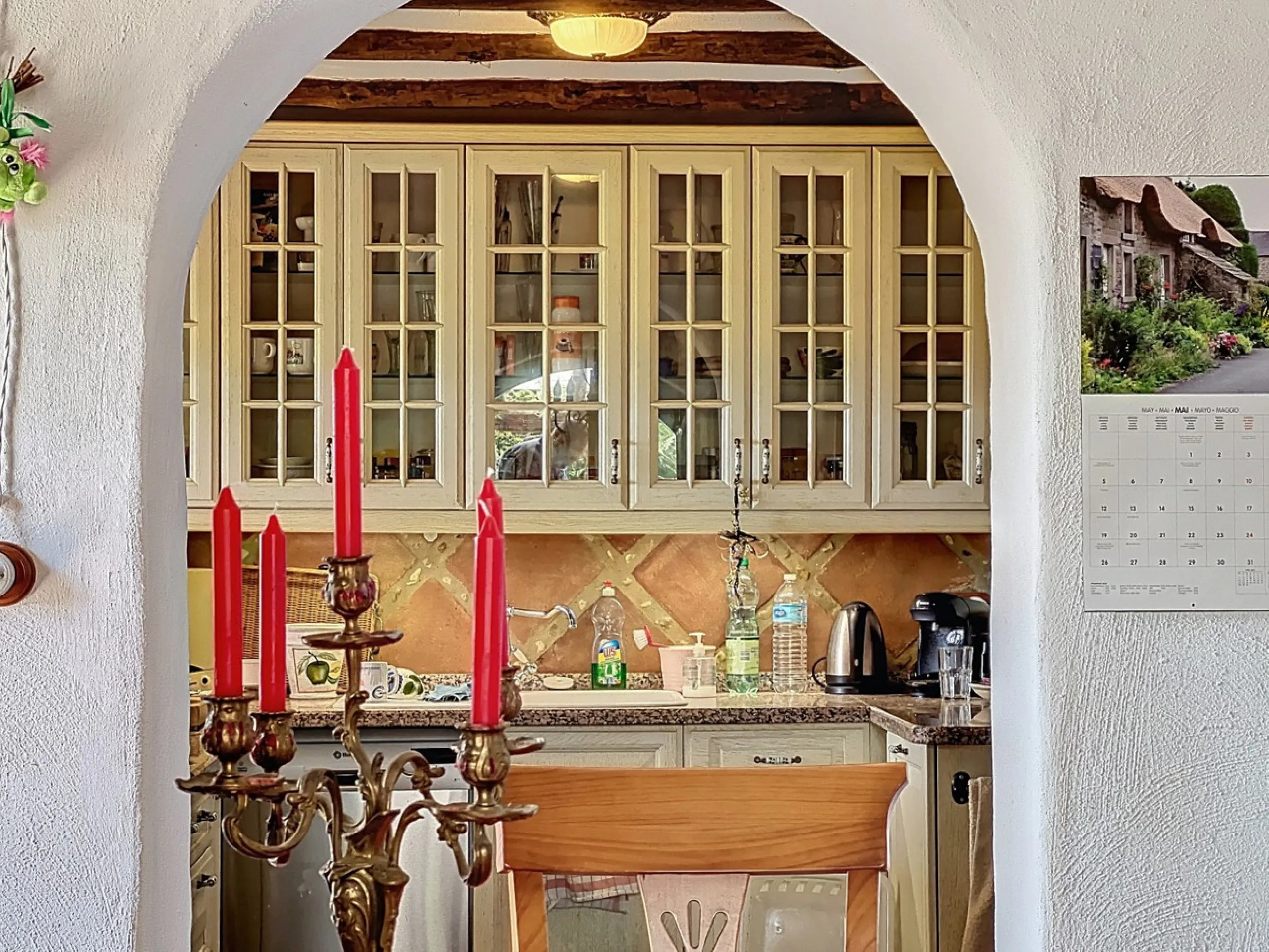 This charming Spanish country house in Sayalonga/Árchez, Málaga, blends traditional character with modern comfort all set against a backdrop of breathtaking views. The property offers a constructed area of 199 m2 and 148 m2 of living space spread over two