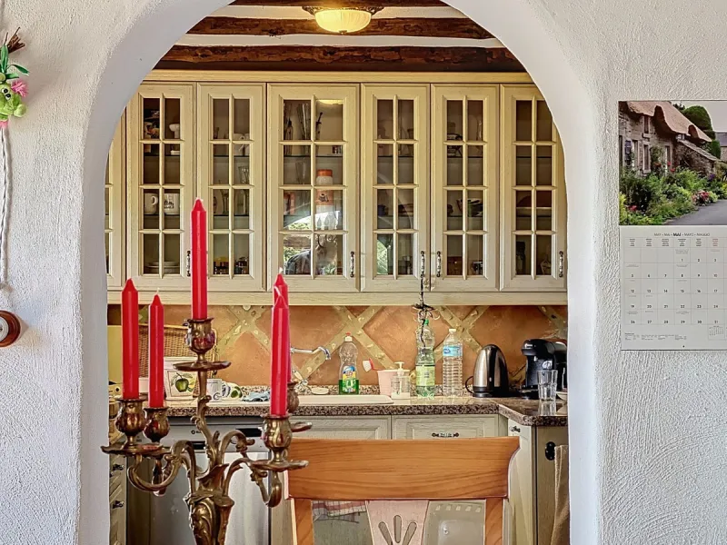 This charming Spanish country house in Sayalonga/Árchez, Málaga, blends traditional character with modern comfort all set against a backdrop of breathtaking views. The property offers a constructed area of 199 m2 and 148 m2 of living space spread over two