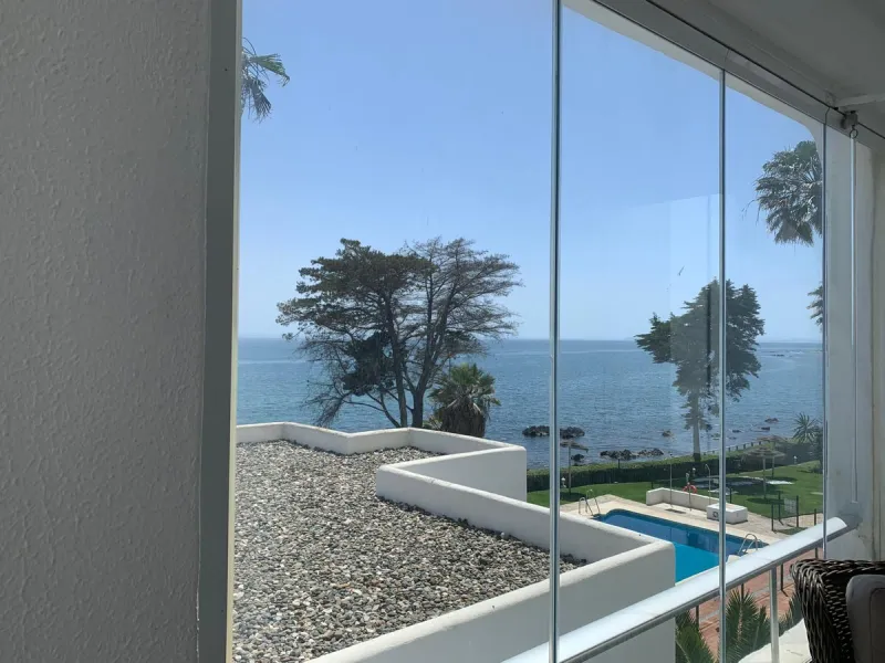 Front line: 2 bedrooms in Rocas del Mar