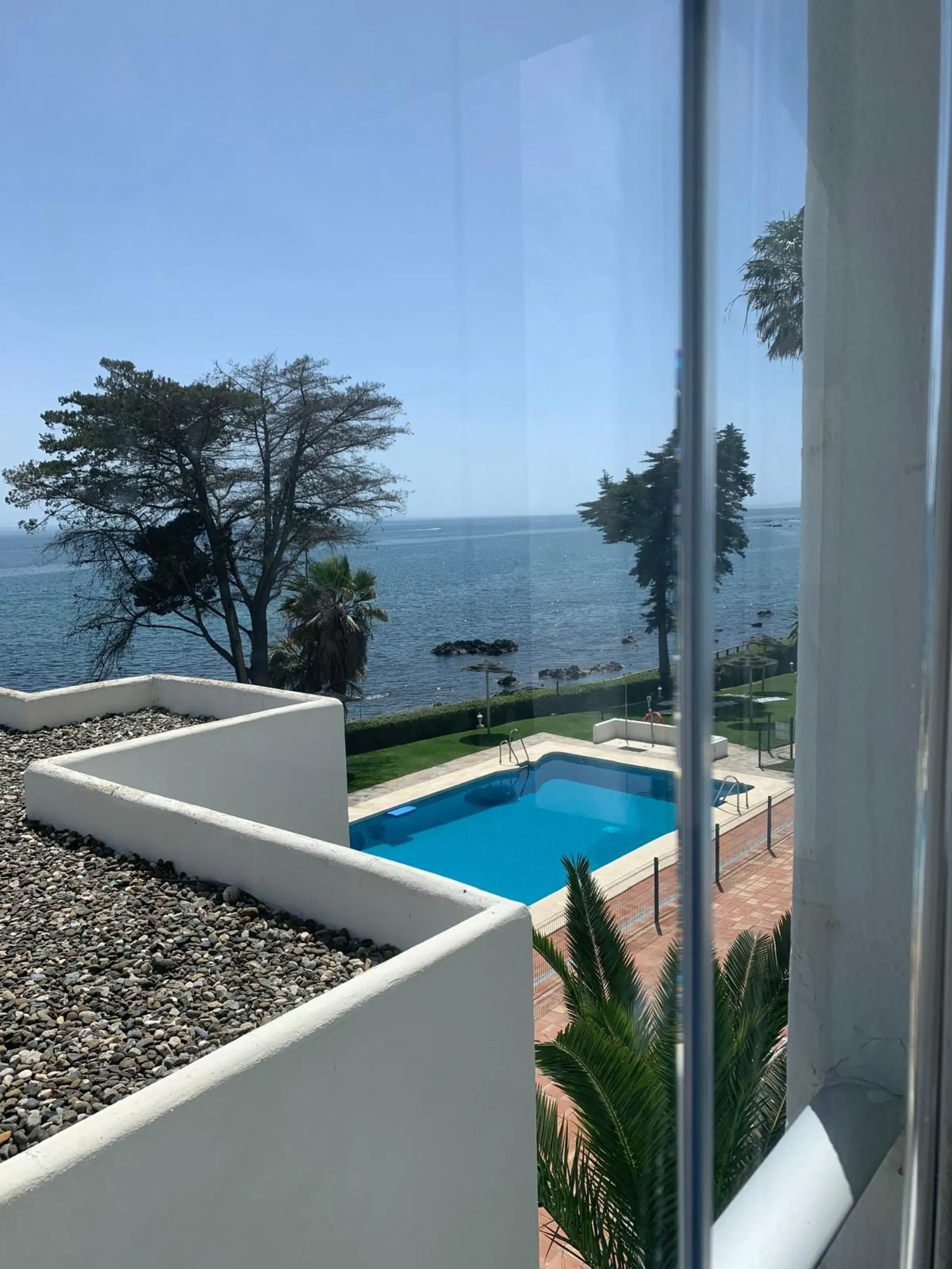 Front line: 2 bedrooms in Rocas del Mar
