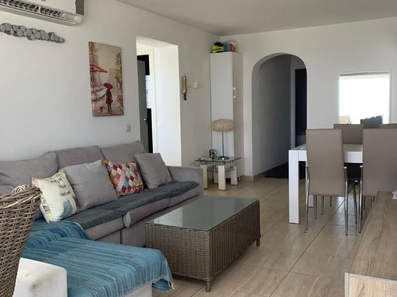Front line: 2 bedrooms in Rocas del Mar