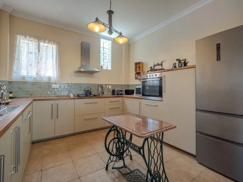 A well-presented detached villa located on the outskirts of the vibrant town of Alhaurin El Grande, set in the sought-after urbanisation of La Paca. The property has been recently renovated to a high standard, including new bathrooms, central heating and 