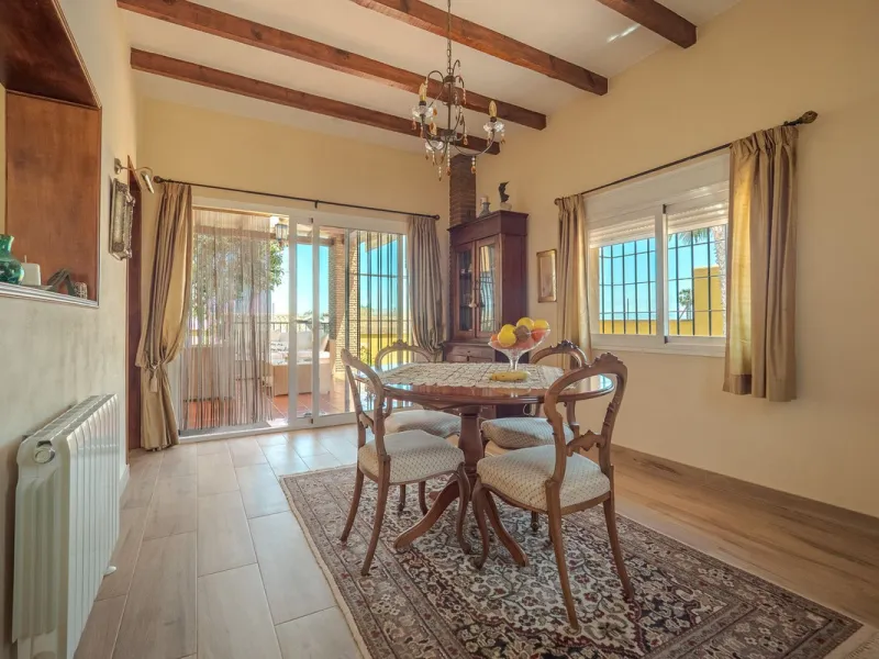 A well-presented detached villa located on the outskirts of the vibrant town of Alhaurin El Grande, set in the sought-after urbanisation of La Paca. The property has been recently renovated to a high standard, including new bathrooms, central heating and 