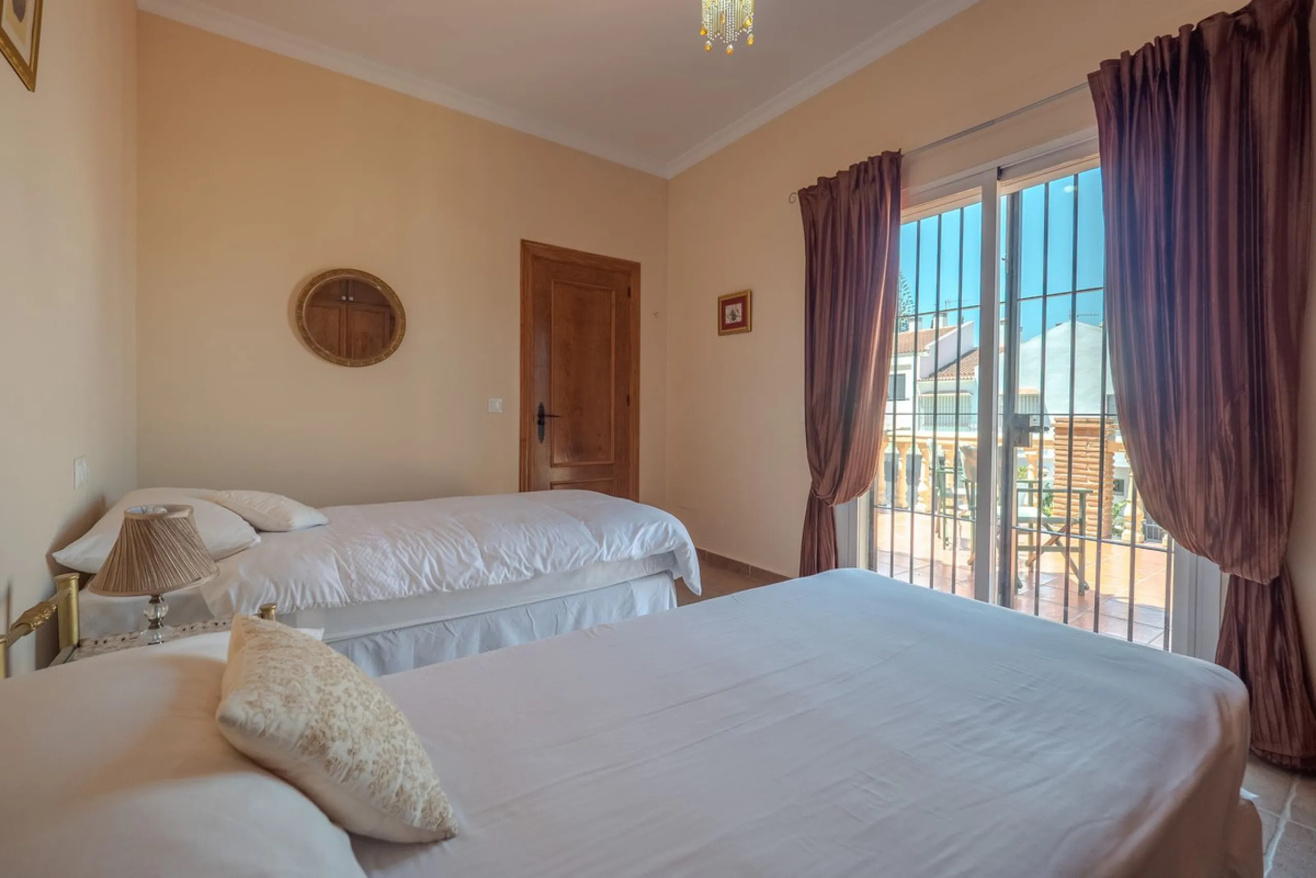 A well-presented detached villa located on the outskirts of the vibrant town of Alhaurin El Grande, set in the sought-after urbanisation of La Paca. The property has been recently renovated to a high standard, including new bathrooms, central heating and 