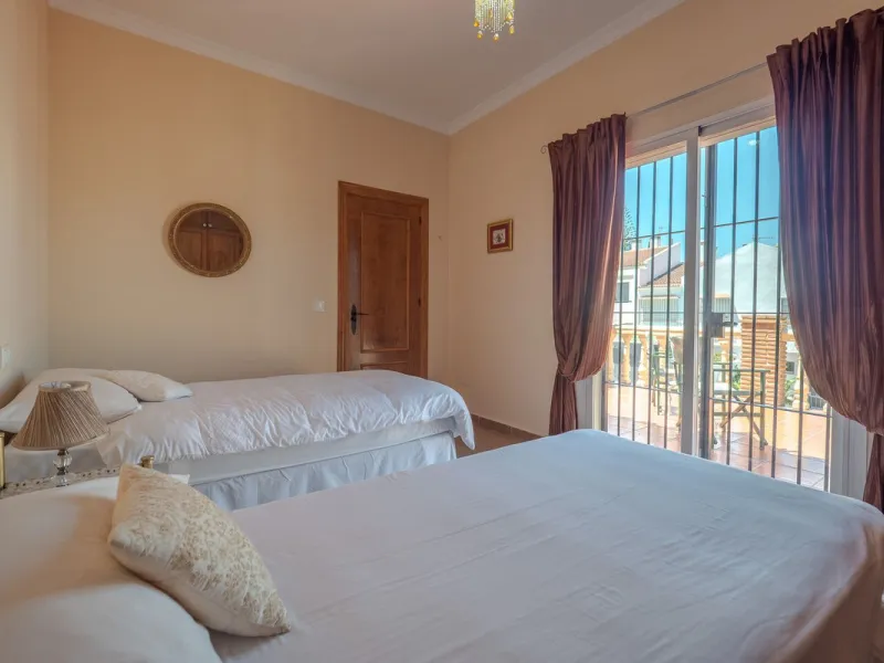 A well-presented detached villa located on the outskirts of the vibrant town of Alhaurin El Grande, set in the sought-after urbanisation of La Paca. The property has been recently renovated to a high standard, including new bathrooms, central heating and 