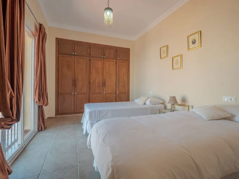 A well-presented detached villa located on the outskirts of the vibrant town of Alhaurin El Grande, set in the sought-after urbanisation of La Paca. The property has been recently renovated to a high standard, including new bathrooms, central heating and 