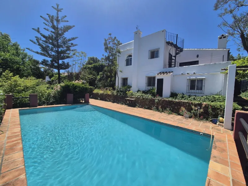 House - Finca - Cortijo в продаже в Alhaurín el Grande, Málaga. В доме 3 спален и 3 ванных комнат. Площадь дома 312 м². Площадь участка 3881 м²