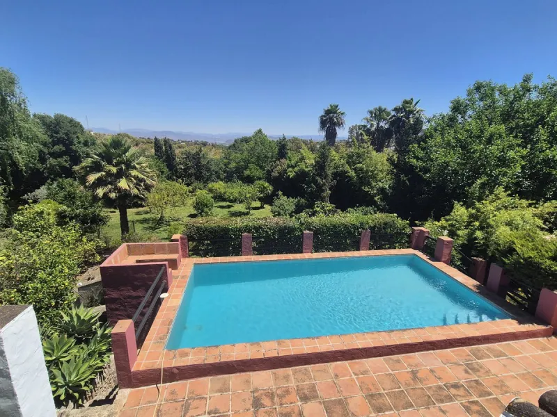 A fantastic opportunity to acquire this fantastic property located only 7 minute drive from the main road into Alhaurin el Grande. Mostly tarmac and the last 2 minutes the road is a mixture of stone and concrete it is a lovely nature getaway. The property