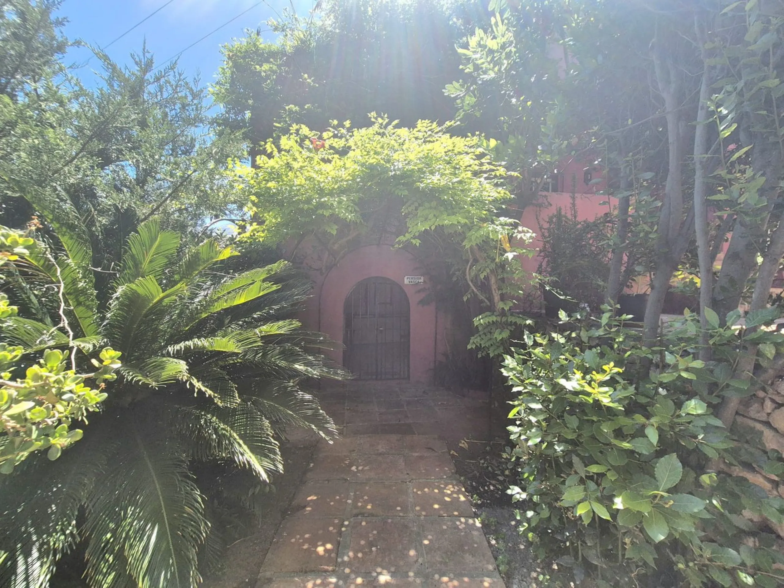 A fantastic opportunity to acquire this fantastic property located only 7 minute drive from the main road into Alhaurin el Grande. Mostly tarmac and the last 2 minutes the road is a mixture of stone and concrete it is a lovely nature getaway. The property