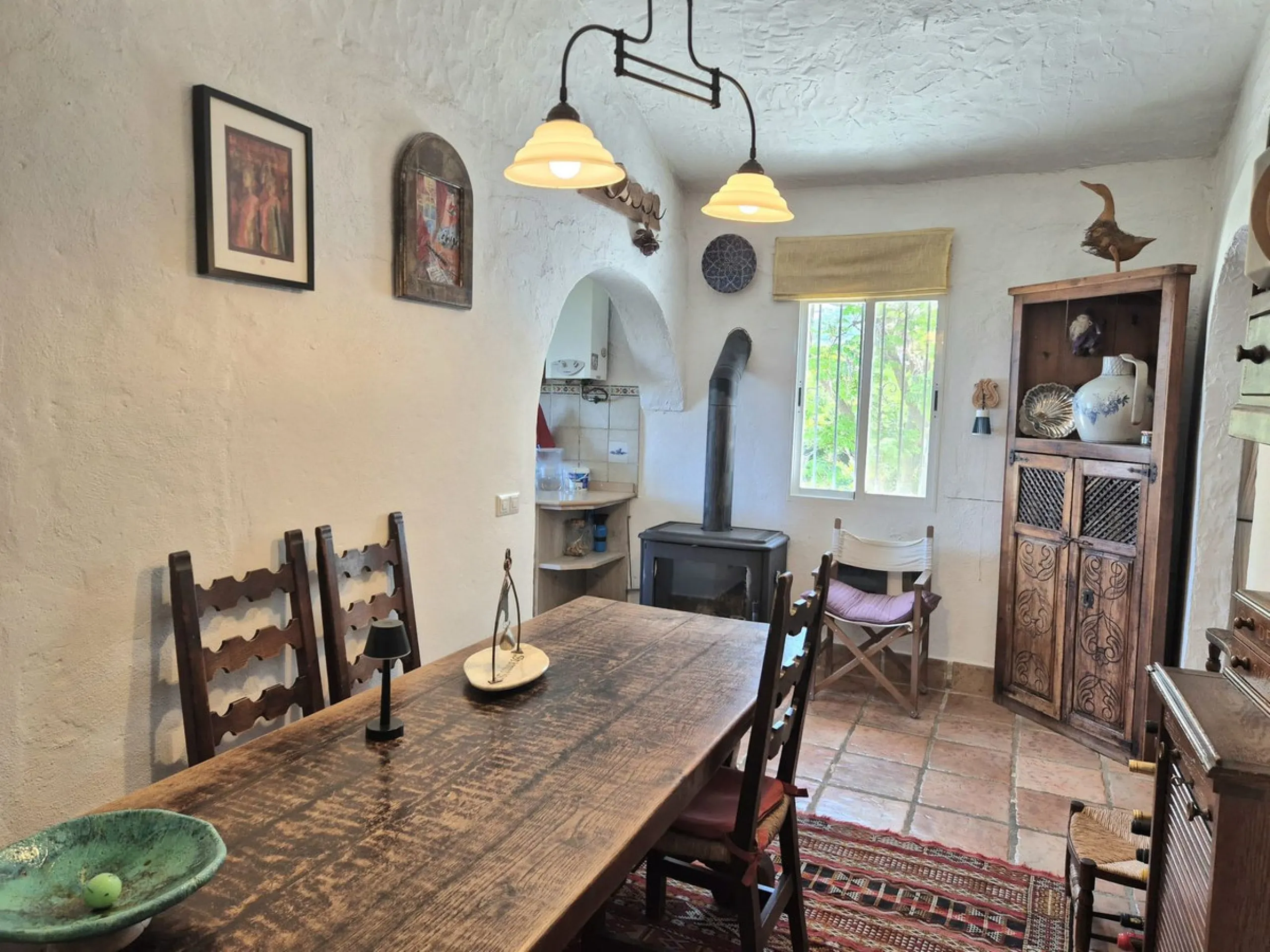 A fantastic opportunity to acquire this fantastic property located only 7 minute drive from the main road into Alhaurin el Grande. Mostly tarmac and the last 2 minutes the road is a mixture of stone and concrete it is a lovely nature getaway. The property