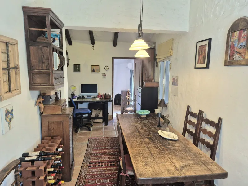 A fantastic opportunity to acquire this fantastic property located only 7 minute drive from the main road into Alhaurin el Grande. Mostly tarmac and the last 2 minutes the road is a mixture of stone and concrete it is a lovely nature getaway. The property