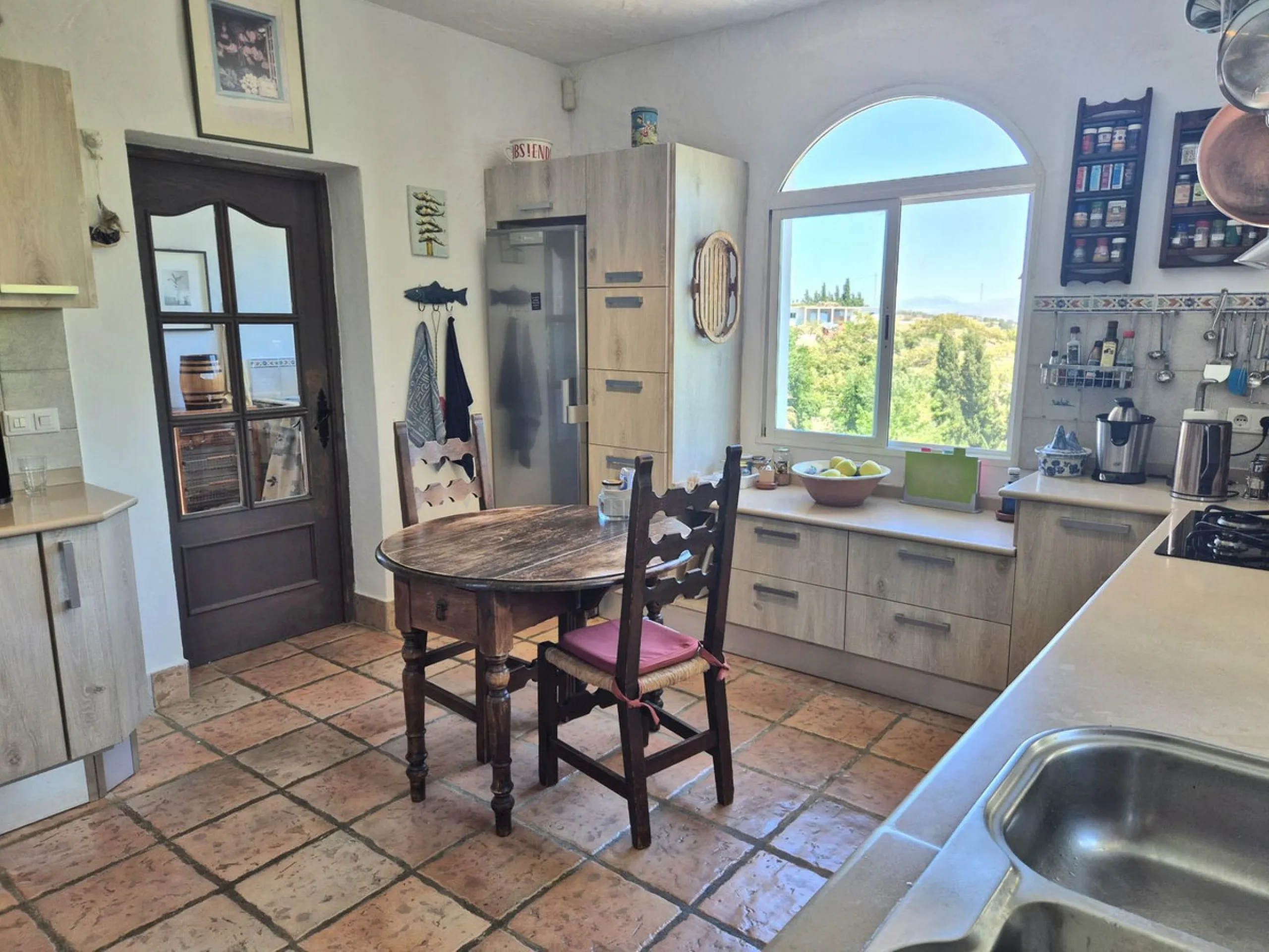 A fantastic opportunity to acquire this fantastic property located only 7 minute drive from the main road into Alhaurin el Grande. Mostly tarmac and the last 2 minutes the road is a mixture of stone and concrete it is a lovely nature getaway. The property