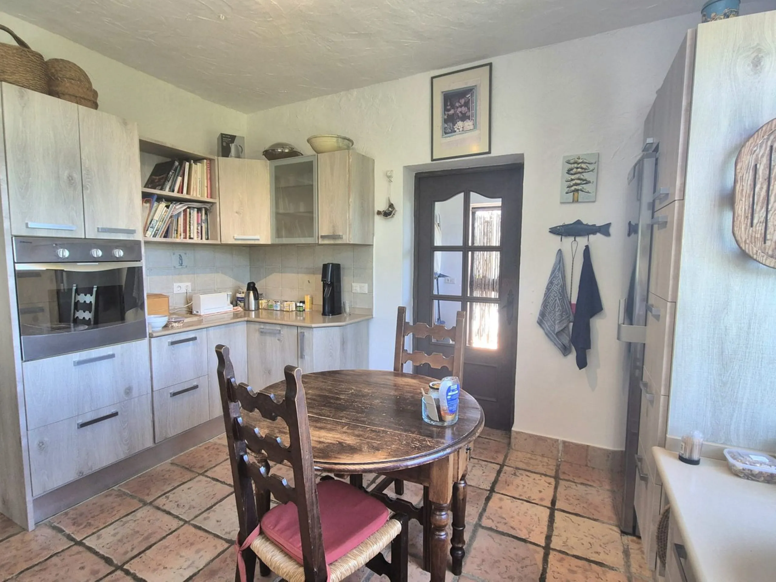 A fantastic opportunity to acquire this fantastic property located only 7 minute drive from the main road into Alhaurin el Grande. Mostly tarmac and the last 2 minutes the road is a mixture of stone and concrete it is a lovely nature getaway. The property
