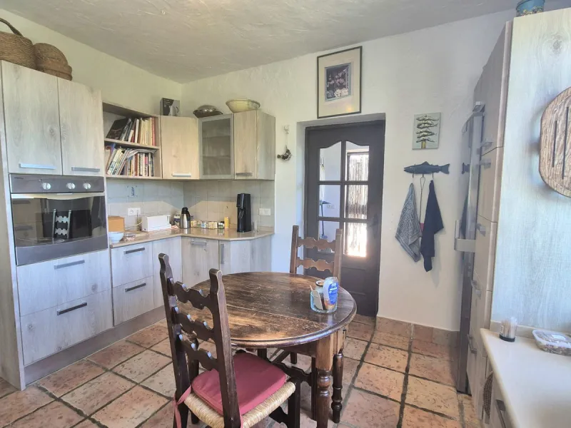 A fantastic opportunity to acquire this fantastic property located only 7 minute drive from the main road into Alhaurin el Grande. Mostly tarmac and the last 2 minutes the road is a mixture of stone and concrete it is a lovely nature getaway. The property