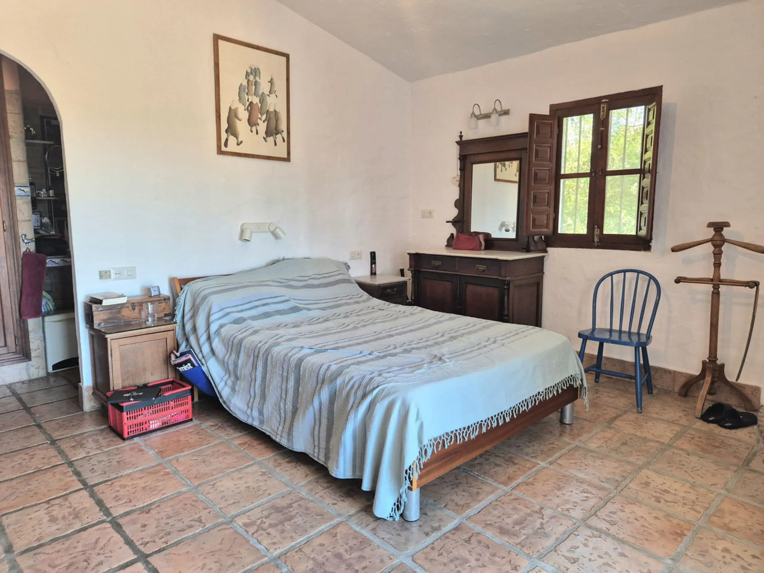 A fantastic opportunity to acquire this fantastic property located only 7 minute drive from the main road into Alhaurin el Grande. Mostly tarmac and the last 2 minutes the road is a mixture of stone and concrete it is a lovely nature getaway. The property