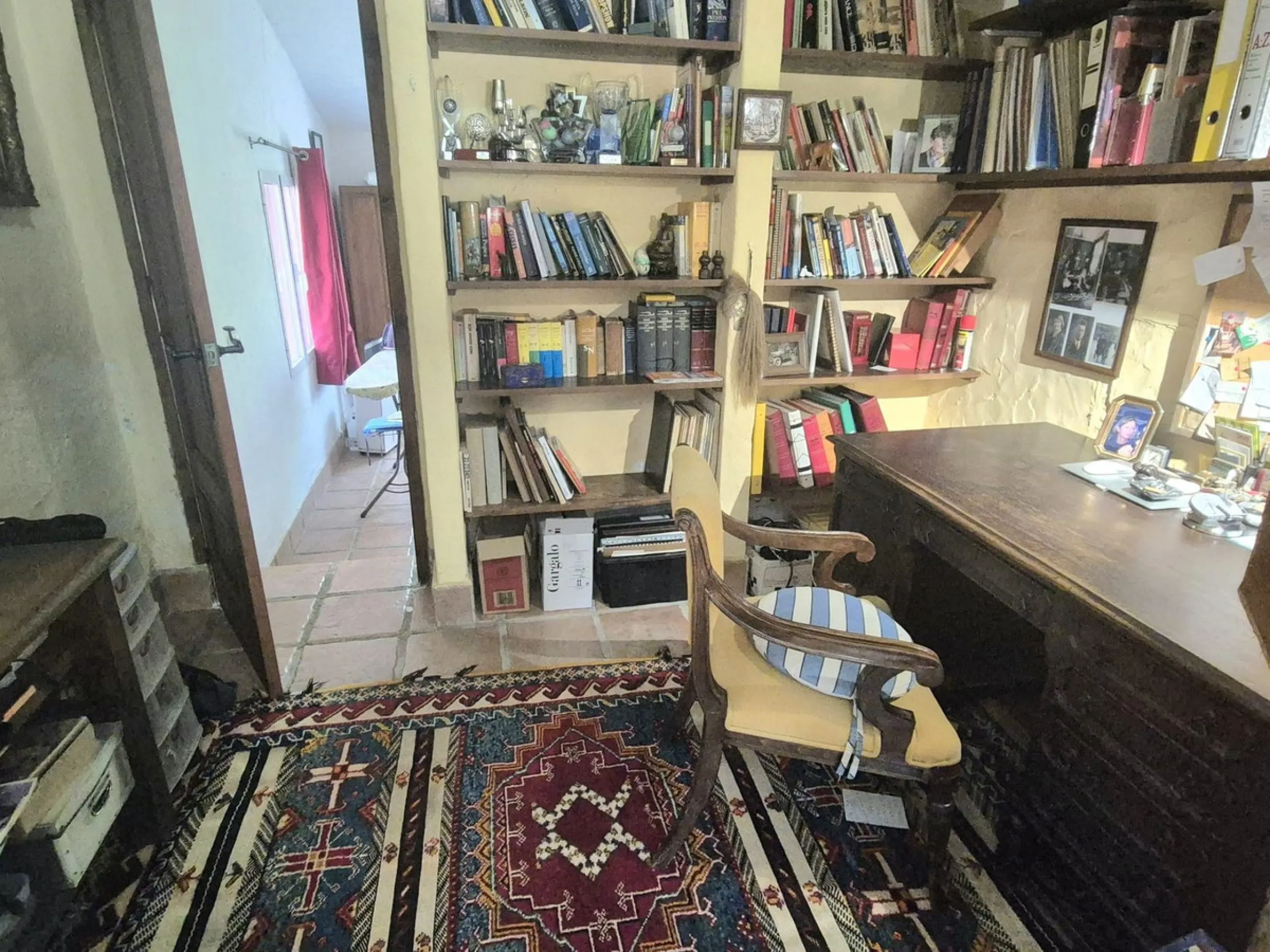 A fantastic opportunity to acquire this fantastic property located only 7 minute drive from the main road into Alhaurin el Grande. Mostly tarmac and the last 2 minutes the road is a mixture of stone and concrete it is a lovely nature getaway. The property