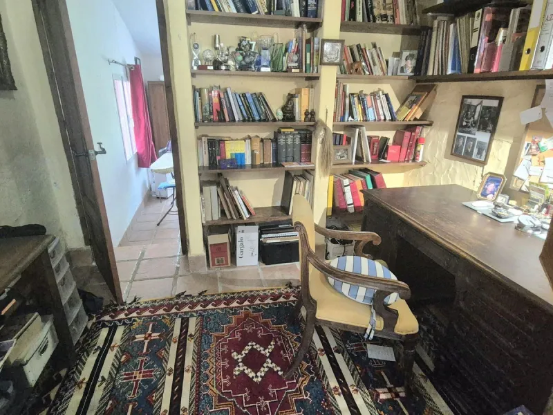 A fantastic opportunity to acquire this fantastic property located only 7 minute drive from the main road into Alhaurin el Grande. Mostly tarmac and the last 2 minutes the road is a mixture of stone and concrete it is a lovely nature getaway. The property
