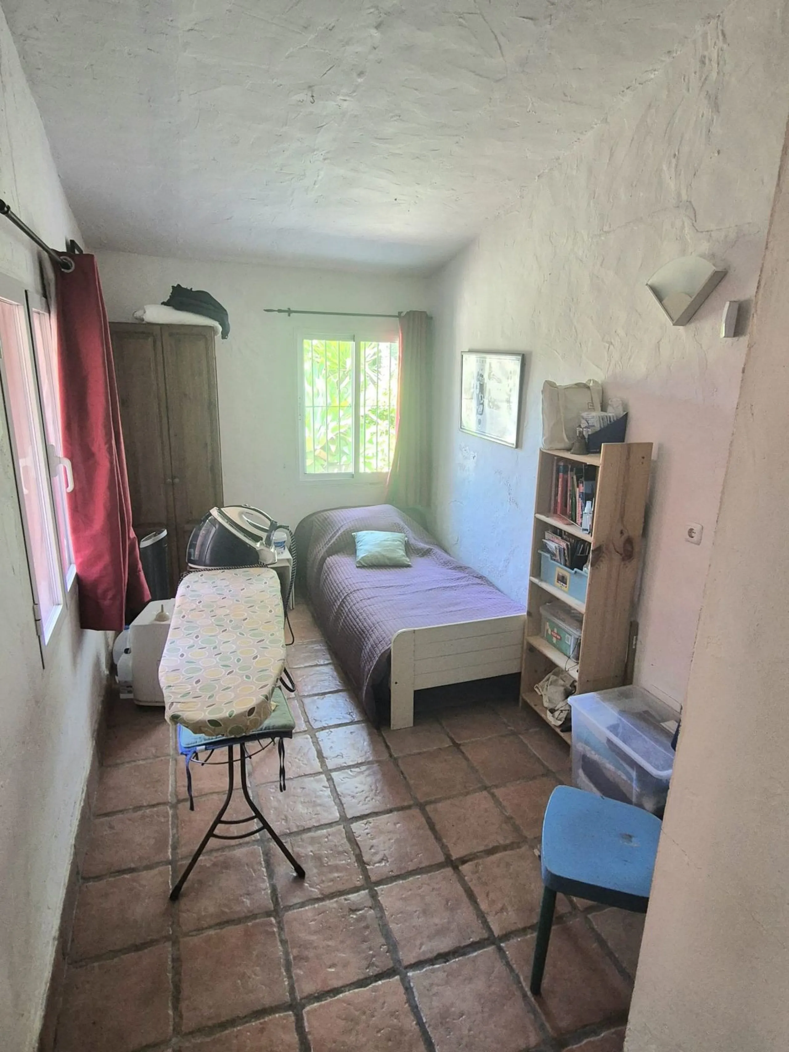 A fantastic opportunity to acquire this fantastic property located only 7 minute drive from the main road into Alhaurin el Grande. Mostly tarmac and the last 2 minutes the road is a mixture of stone and concrete it is a lovely nature getaway. The property