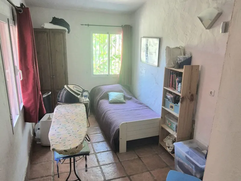 A fantastic opportunity to acquire this fantastic property located only 7 minute drive from the main road into Alhaurin el Grande. Mostly tarmac and the last 2 minutes the road is a mixture of stone and concrete it is a lovely nature getaway. The property