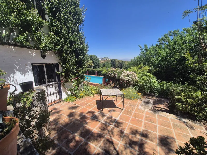 A fantastic opportunity to acquire this fantastic property located only 7 minute drive from the main road into Alhaurin el Grande. Mostly tarmac and the last 2 minutes the road is a mixture of stone and concrete it is a lovely nature getaway. The property