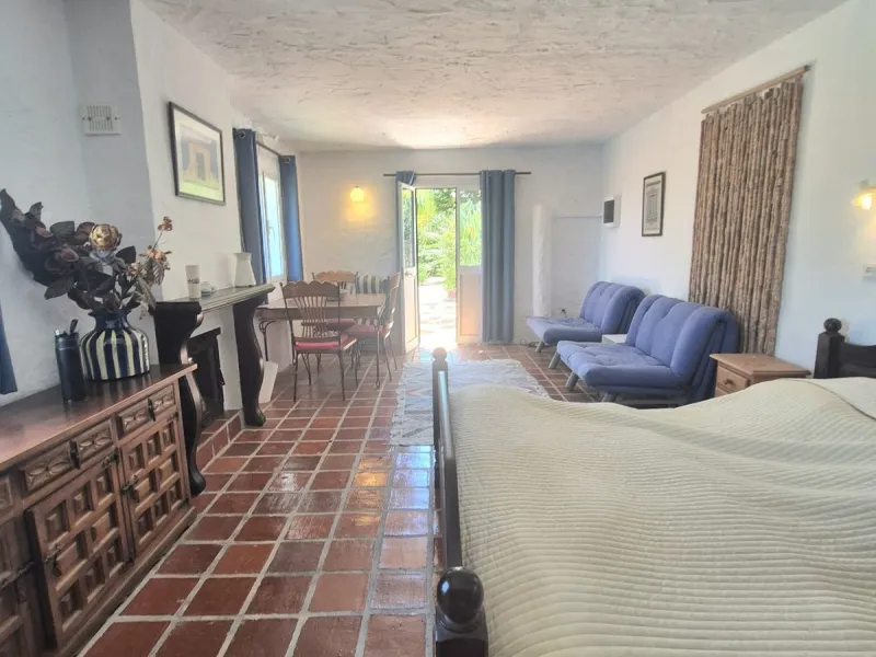 A fantastic opportunity to acquire this fantastic property located only 7 minute drive from the main road into Alhaurin el Grande. Mostly tarmac and the last 2 minutes the road is a mixture of stone and concrete it is a lovely nature getaway. The property