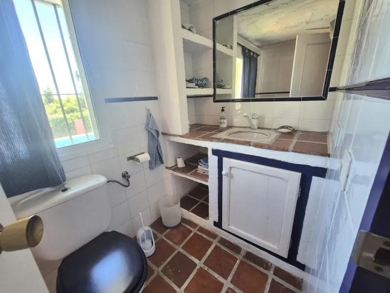 A fantastic opportunity to acquire this fantastic property located only 7 minute drive from the main road into Alhaurin el Grande. Mostly tarmac and the last 2 minutes the road is a mixture of stone and concrete it is a lovely nature getaway. The property