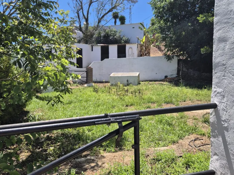 A fantastic opportunity to acquire this fantastic property located only 7 minute drive from the main road into Alhaurin el Grande. Mostly tarmac and the last 2 minutes the road is a mixture of stone and concrete it is a lovely nature getaway. The property