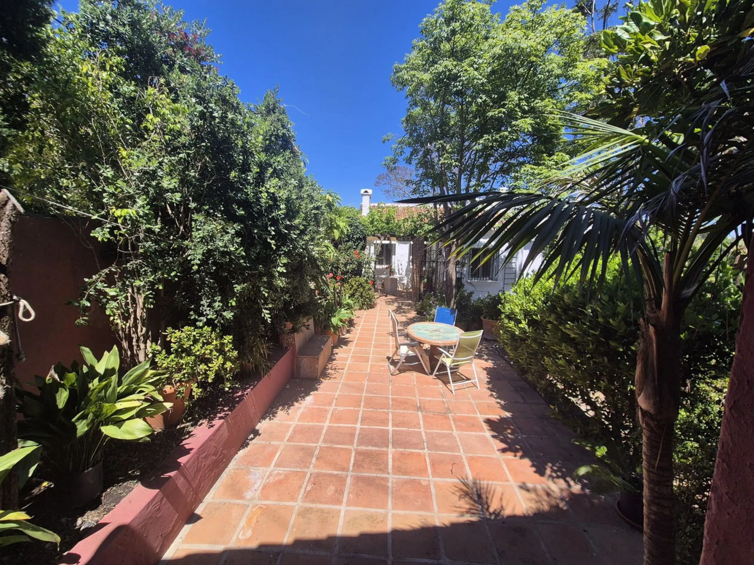 A fantastic opportunity to acquire this fantastic property located only 7 minute drive from the main road into Alhaurin el Grande. Mostly tarmac and the last 2 minutes the road is a mixture of stone and concrete it is a lovely nature getaway. The property