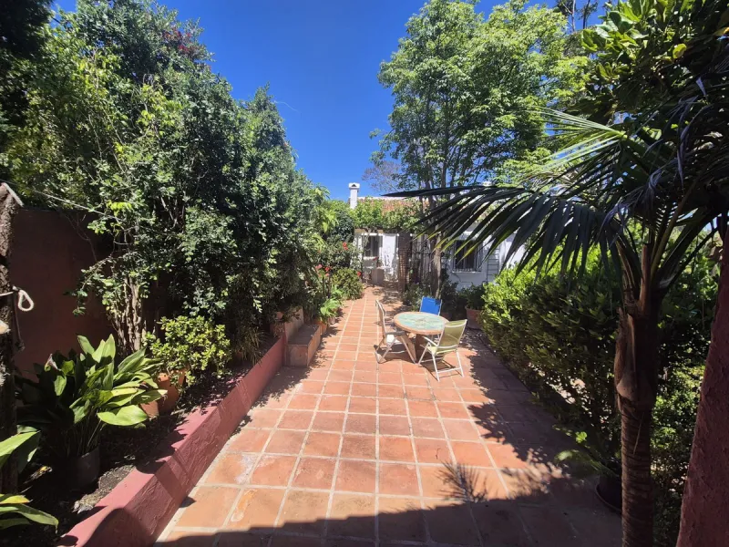A fantastic opportunity to acquire this fantastic property located only 7 minute drive from the main road into Alhaurin el Grande. Mostly tarmac and the last 2 minutes the road is a mixture of stone and concrete it is a lovely nature getaway. The property