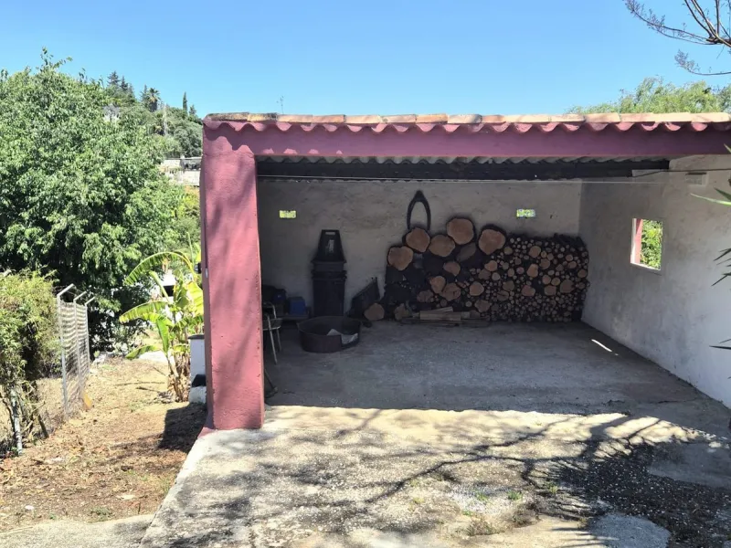 A fantastic opportunity to acquire this fantastic property located only 7 minute drive from the main road into Alhaurin el Grande. Mostly tarmac and the last 2 minutes the road is a mixture of stone and concrete it is a lovely nature getaway. The property