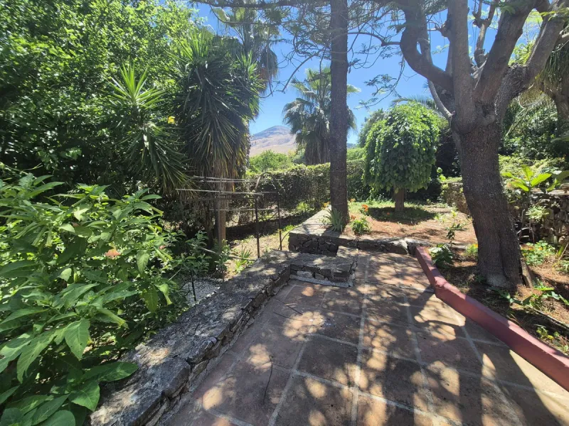 A fantastic opportunity to acquire this fantastic property located only 7 minute drive from the main road into Alhaurin el Grande. Mostly tarmac and the last 2 minutes the road is a mixture of stone and concrete it is a lovely nature getaway. The property