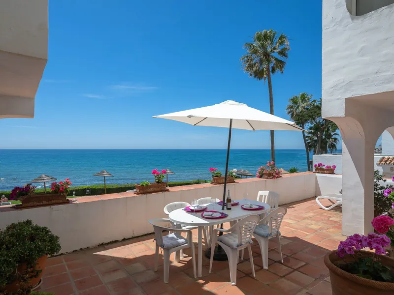Imagine waking up metres away from the sea in a Front-line Beach apartment. This spacious 3-bedroom, 2-bathroom gem is designed for comfort and convenience, featuring a fully fitted kitchen that flows seamlessly into the open-plan living and dining area. 