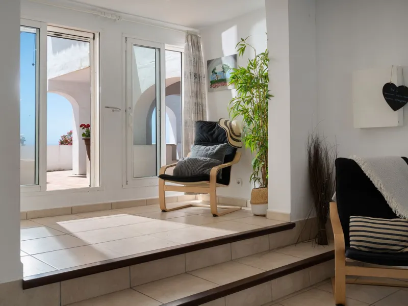 Imagine waking up metres away from the sea in a Front-line Beach apartment. This spacious 3-bedroom, 2-bathroom gem is designed for comfort and convenience, featuring a fully fitted kitchen that flows seamlessly into the open-plan living and dining area. 