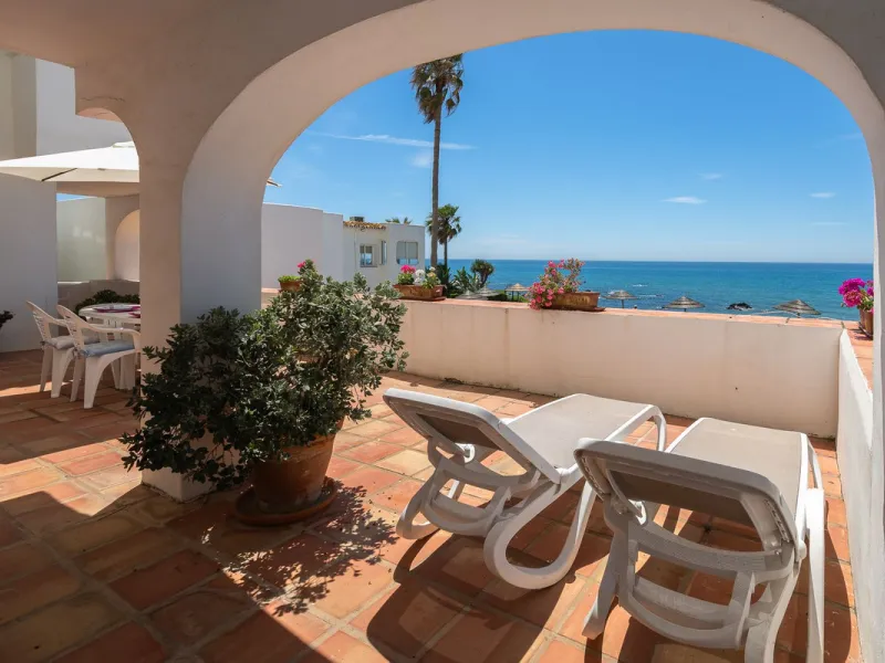 Imagine waking up metres away from the sea in a Front-line Beach apartment. This spacious 3-bedroom, 2-bathroom gem is designed for comfort and convenience, featuring a fully fitted kitchen that flows seamlessly into the open-plan living and dining area. 
