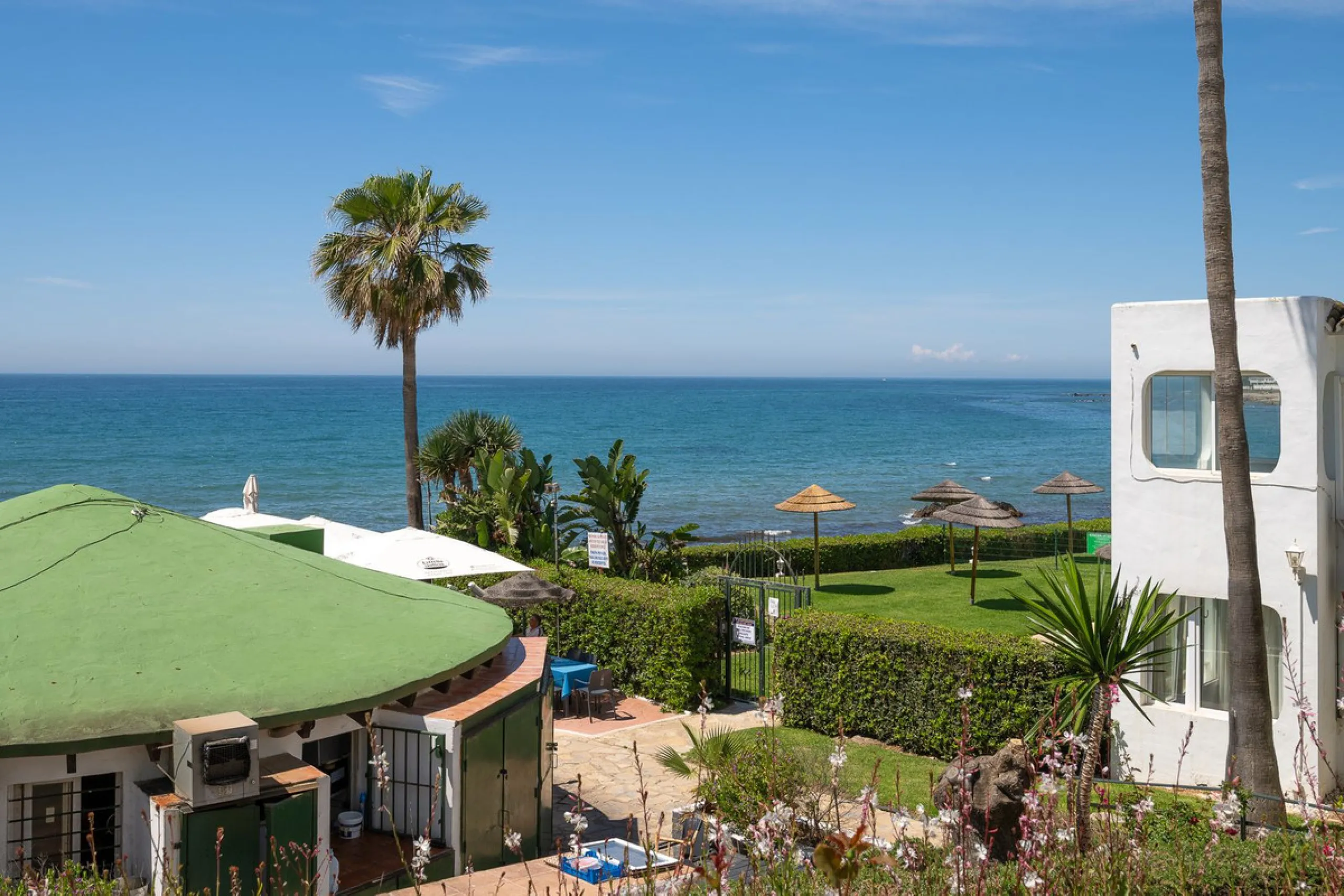 Imagine waking up metres away from the sea in a Front-line Beach apartment. This spacious 3-bedroom, 2-bathroom gem is designed for comfort and convenience, featuring a fully fitted kitchen that flows seamlessly into the open-plan living and dining area. 
