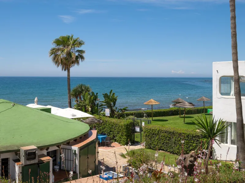 Imagine waking up metres away from the sea in a Front-line Beach apartment. This spacious 3-bedroom, 2-bathroom gem is designed for comfort and convenience, featuring a fully fitted kitchen that flows seamlessly into the open-plan living and dining area. 