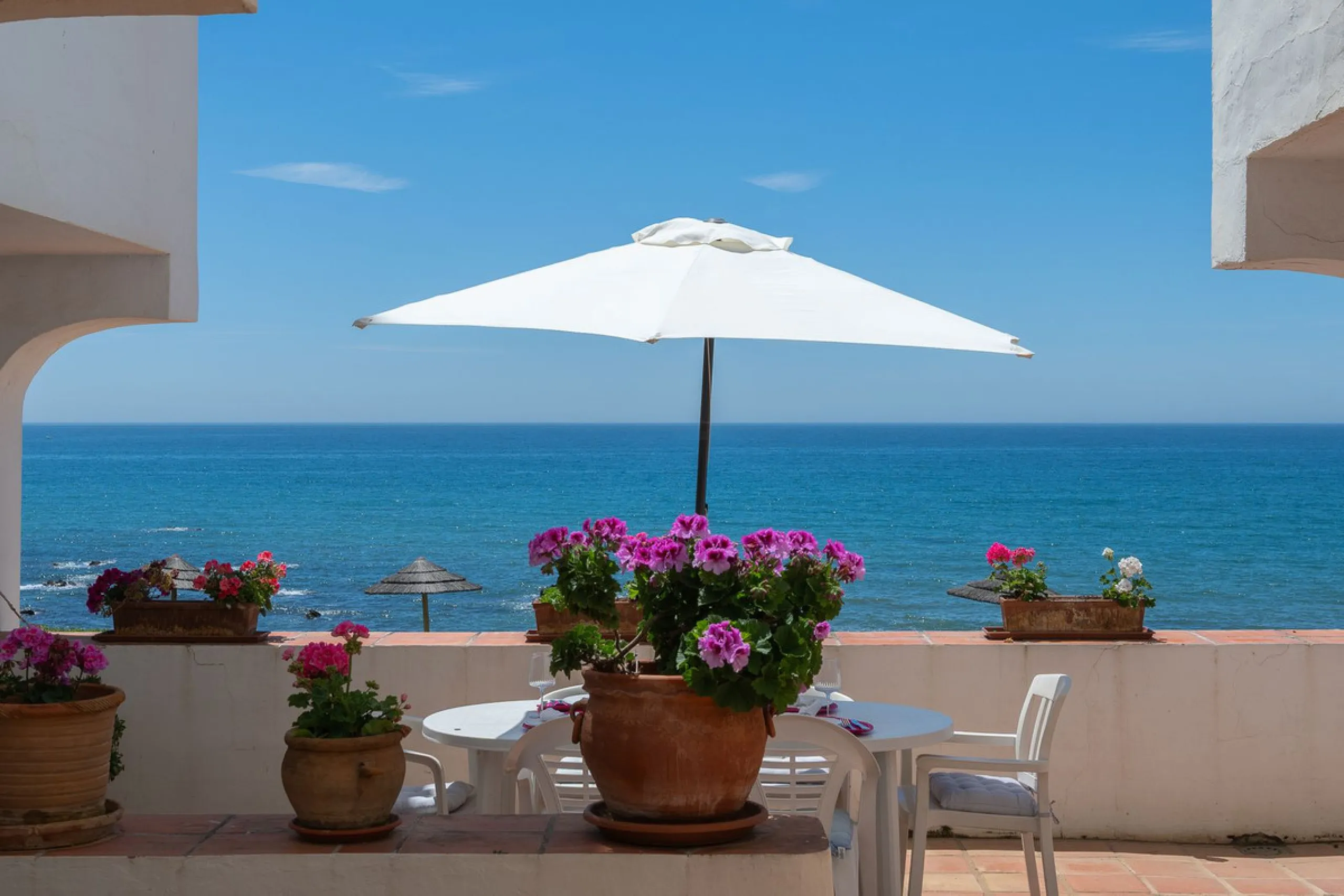 Imagine waking up metres away from the sea in a Front-line Beach apartment. This spacious 3-bedroom, 2-bathroom gem is designed for comfort and convenience, featuring a fully fitted kitchen that flows seamlessly into the open-plan living and dining area. 