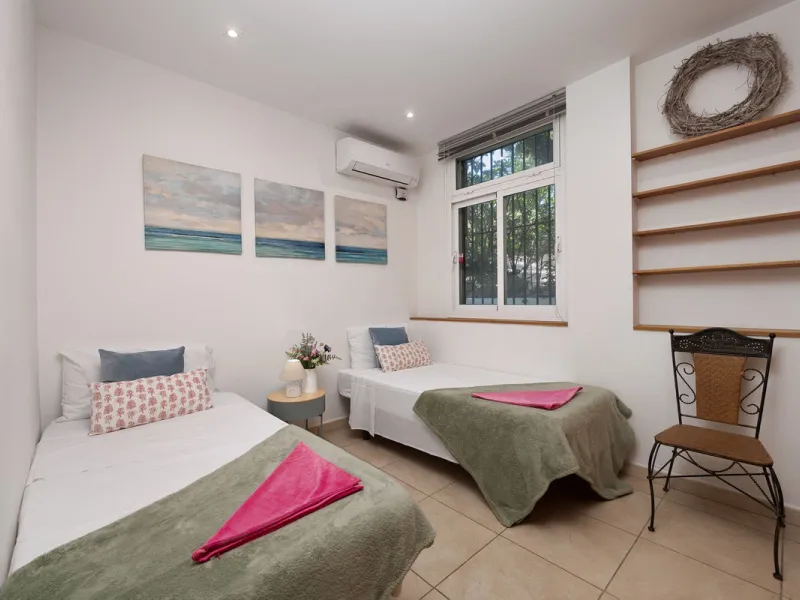 Imagine waking up metres away from the sea in a Front-line Beach apartment. This spacious 3-bedroom, 2-bathroom gem is designed for comfort and convenience, featuring a fully fitted kitchen that flows seamlessly into the open-plan living and dining area. 