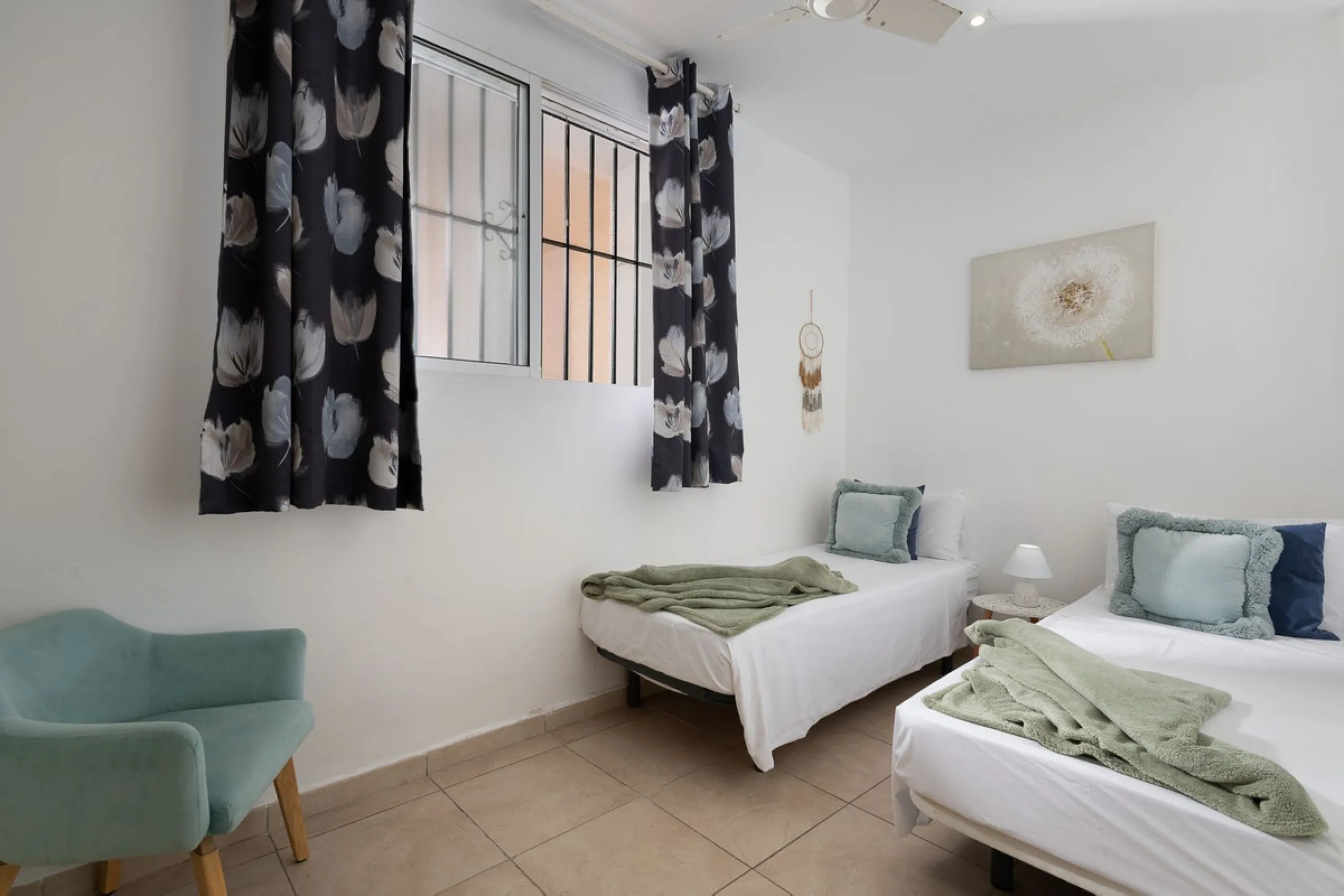 Imagine waking up metres away from the sea in a Front-line Beach apartment. This spacious 3-bedroom, 2-bathroom gem is designed for comfort and convenience, featuring a fully fitted kitchen that flows seamlessly into the open-plan living and dining area. 