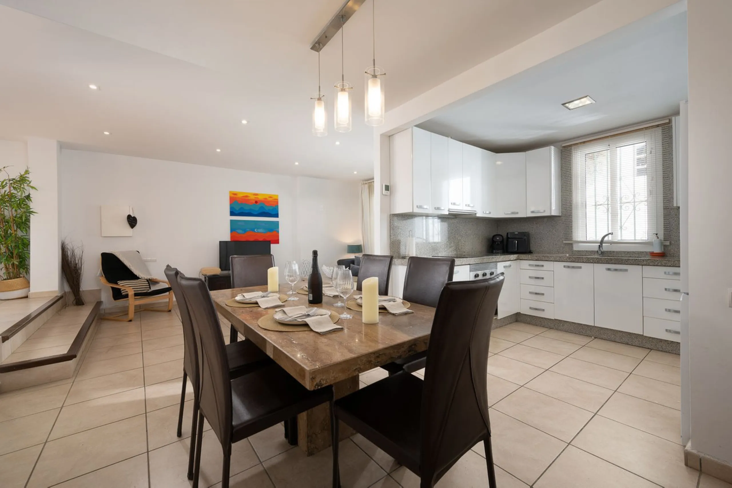 Imagine waking up metres away from the sea in a Front-line Beach apartment. This spacious 3-bedroom, 2-bathroom gem is designed for comfort and convenience, featuring a fully fitted kitchen that flows seamlessly into the open-plan living and dining area. 
