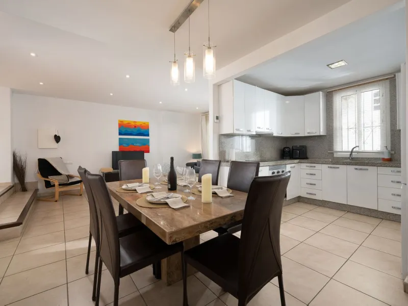 Imagine waking up metres away from the sea in a Front-line Beach apartment. This spacious 3-bedroom, 2-bathroom gem is designed for comfort and convenience, featuring a fully fitted kitchen that flows seamlessly into the open-plan living and dining area. 