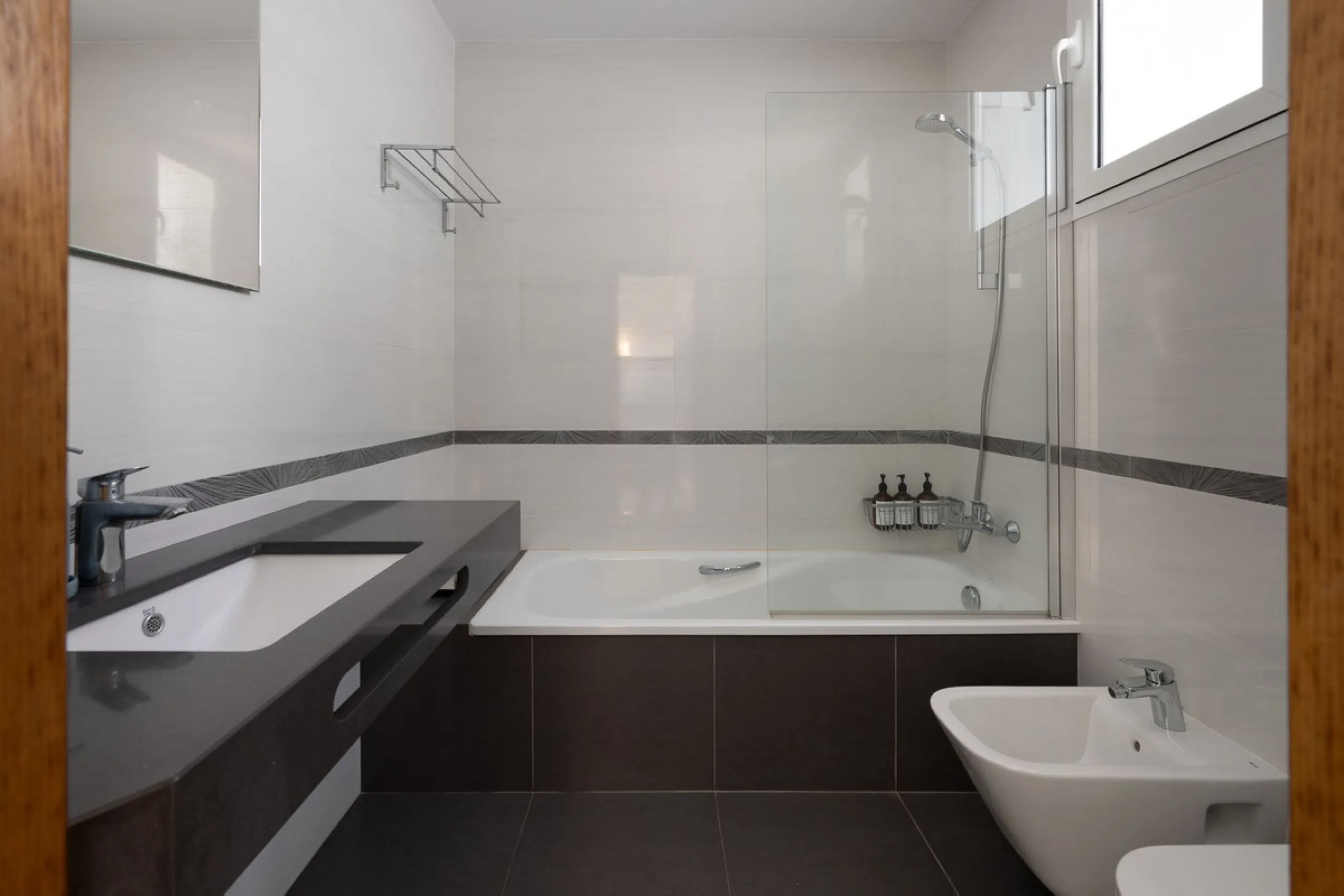 Imagine waking up metres away from the sea in a Front-line Beach apartment. This spacious 3-bedroom, 2-bathroom gem is designed for comfort and convenience, featuring a fully fitted kitchen that flows seamlessly into the open-plan living and dining area. 