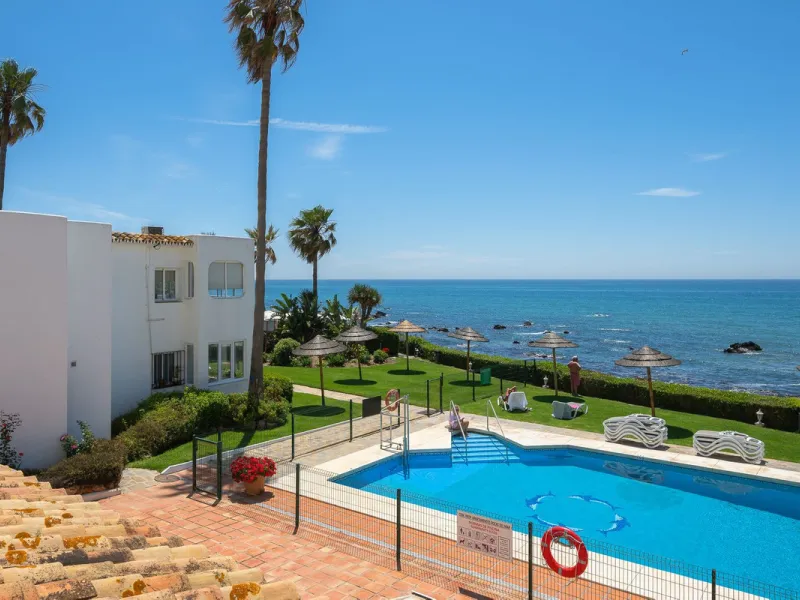 Imagine waking up metres away from the sea in a Front-line Beach apartment. This spacious 3-bedroom, 2-bathroom gem is designed for comfort and convenience, featuring a fully fitted kitchen that flows seamlessly into the open-plan living and dining area. 