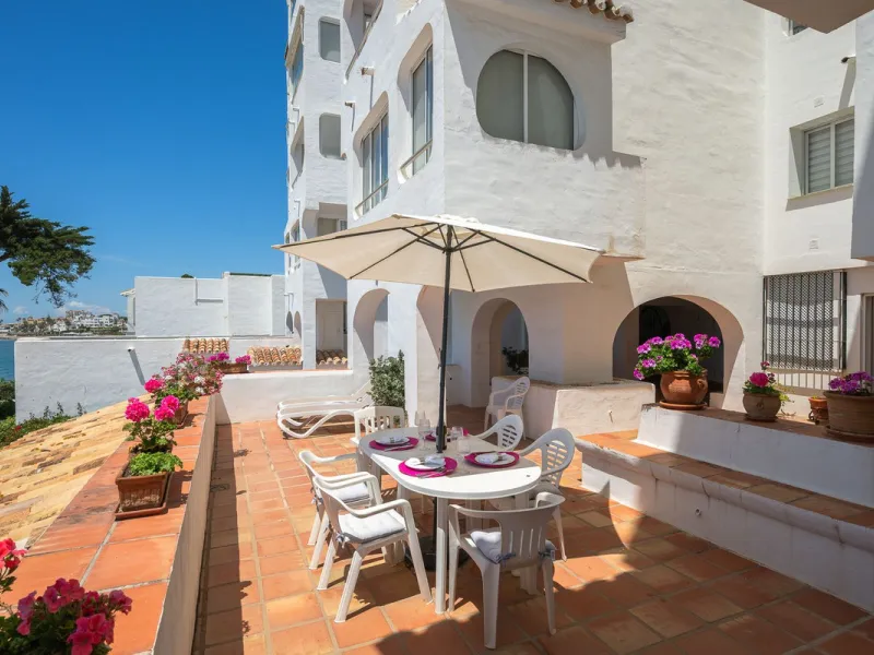Imagine waking up metres away from the sea in a Front-line Beach apartment. This spacious 3-bedroom, 2-bathroom gem is designed for comfort and convenience, featuring a fully fitted kitchen that flows seamlessly into the open-plan living and dining area. 