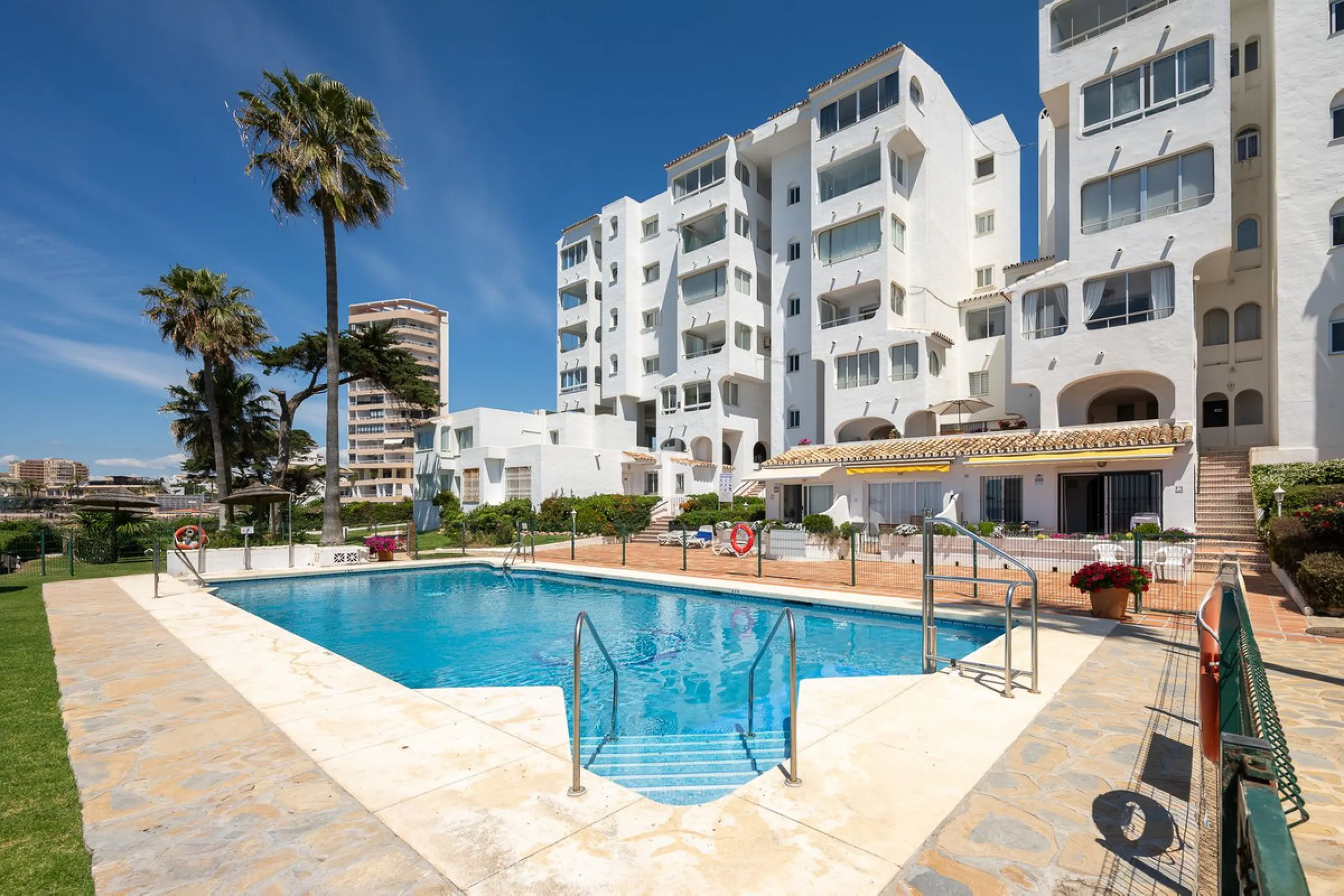 Imagine waking up metres away from the sea in a Front-line Beach apartment. This spacious 3-bedroom, 2-bathroom gem is designed for comfort and convenience, featuring a fully fitted kitchen that flows seamlessly into the open-plan living and dining area. 