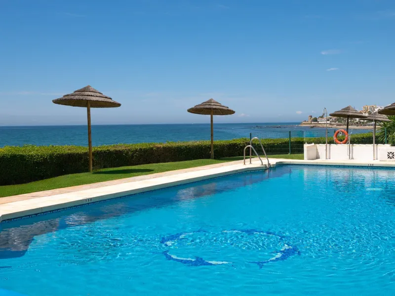 Imagine waking up metres away from the sea in a Front-line Beach apartment. This spacious 3-bedroom, 2-bathroom gem is designed for comfort and convenience, featuring a fully fitted kitchen that flows seamlessly into the open-plan living and dining area. 