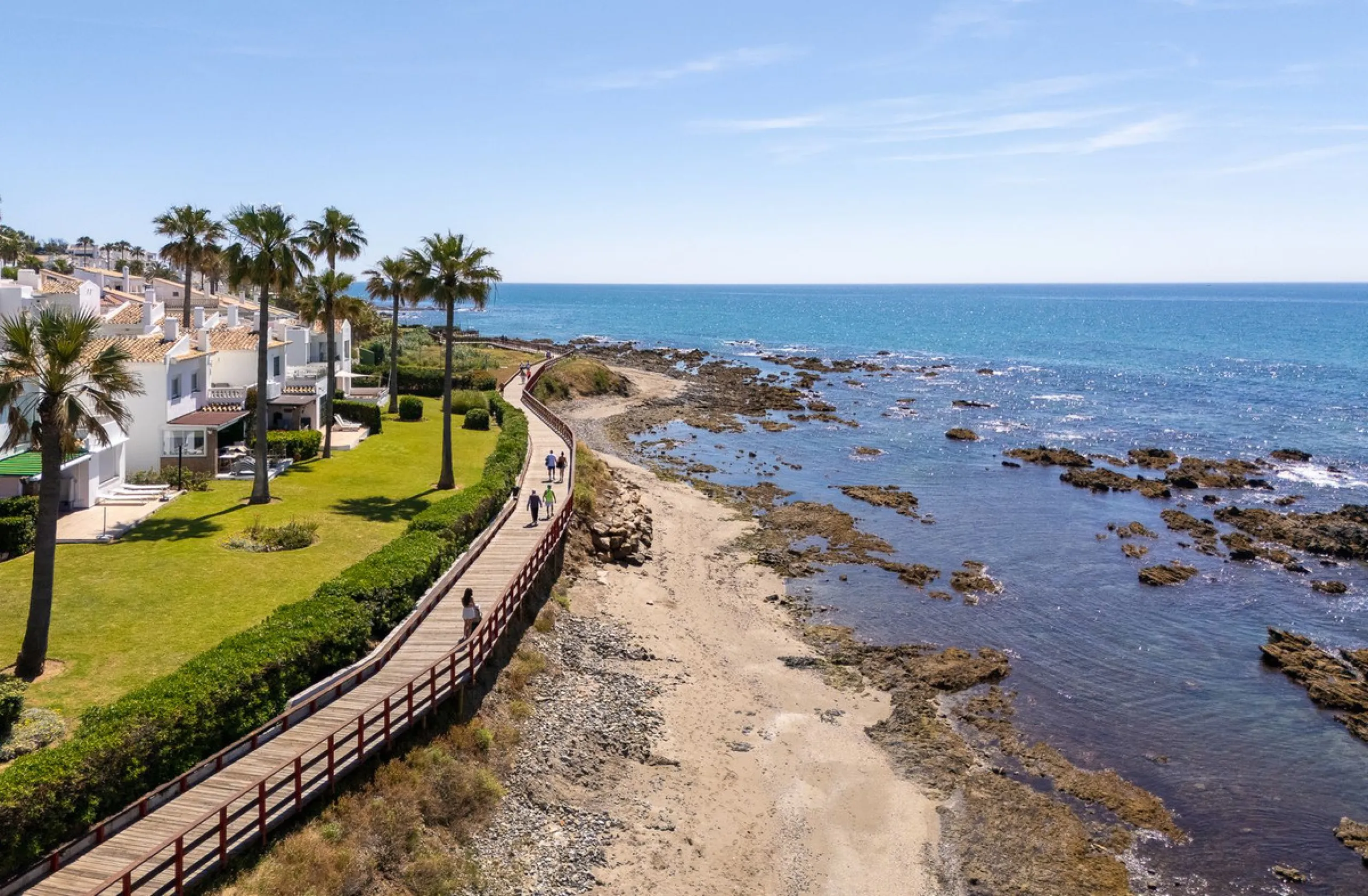 Imagine waking up metres away from the sea in a Front-line Beach apartment. This spacious 3-bedroom, 2-bathroom gem is designed for comfort and convenience, featuring a fully fitted kitchen that flows seamlessly into the open-plan living and dining area. 
